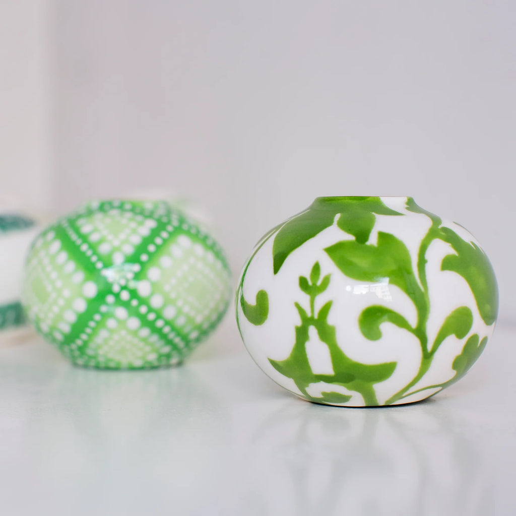 Chinois Bud Vase in Bright Kiwi